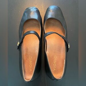 Vionic Black Leather Mary Jane Flats – Size 9
